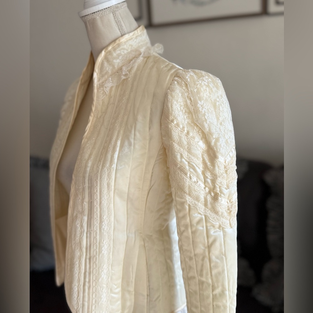 VTG Jessica's Gunne Sax Quilted Long Sleeve Satin
Lace Trim Open Prairie Jacket - Picture 4 of 16